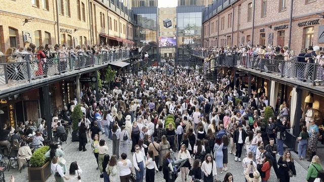 2500 человек поют "Максим - Знаешь ли ты" (Пространство СЕНО х Хор на весь Двор)