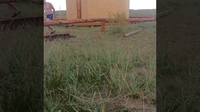 ребята мы находимся на озере Мы только что плавали и мы обозвали озеро