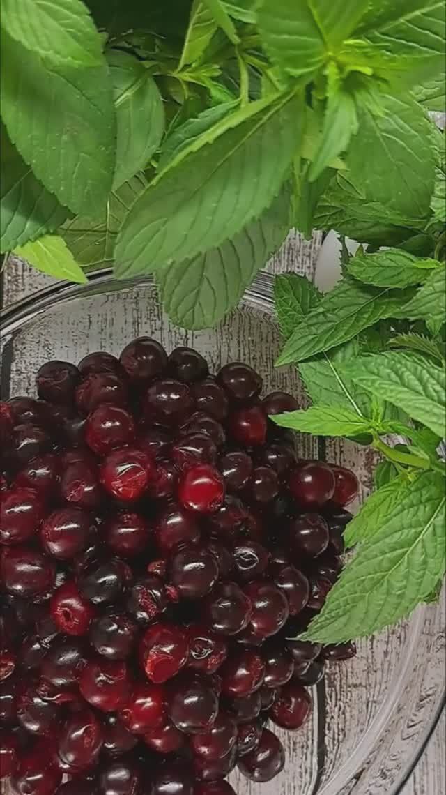 Закрутки начались))) Вишнёвое варенье! Это очень вкусно!😋😋😋