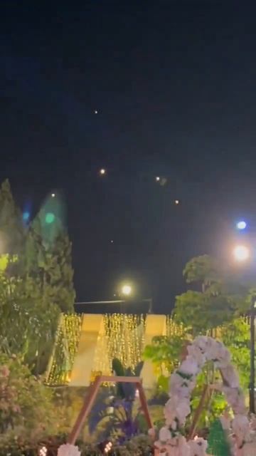 Жители Ливана наблюдают прилёты иранских баллистических ракет по Израилю сегодня ночью.