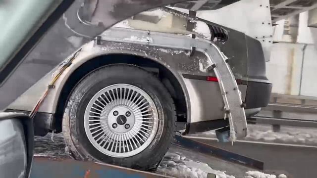 DeLorean DMC-12 из фильма «Назад в будущее» в Москве