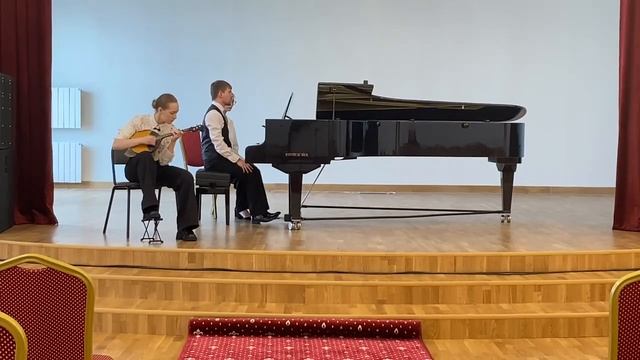 Русская народная песня "Гори гори моя звезда". Исполняет Татьяна Казанцева и Антон Хазипов.