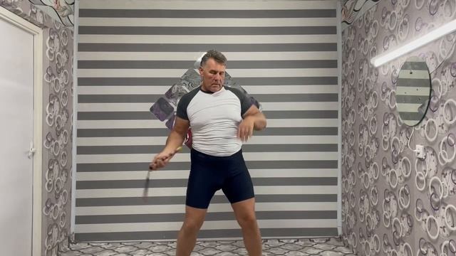 нунчаки,восьмёрки прямые и обратные