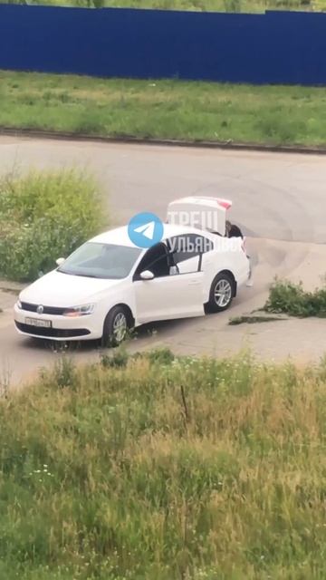 😨 «Мужчина на Якурнова, 10 сначала дважды  ударил собачку ногами, остальное уже на видео. Таким неа