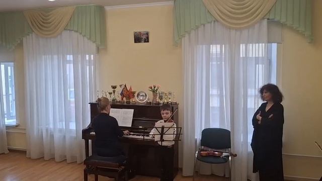 Константин Казачинский играет «Аллегретто» Моцарта.