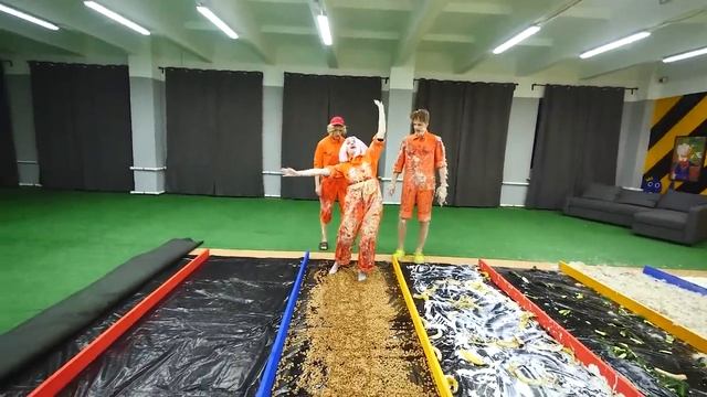 BRUNO-БРУНО Попробуй не испачкаться на ГРЯЗНОЙ ДОРОЖКЕ - челлендж !