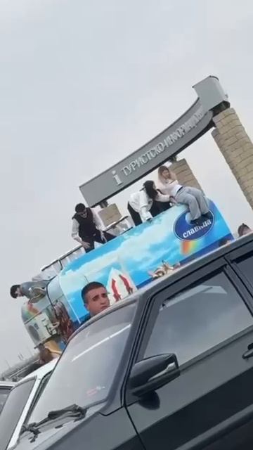 В Нижнем Новгороде подрастающие абу-бандиты разгромили и разграбили ларёк с мороженым .
