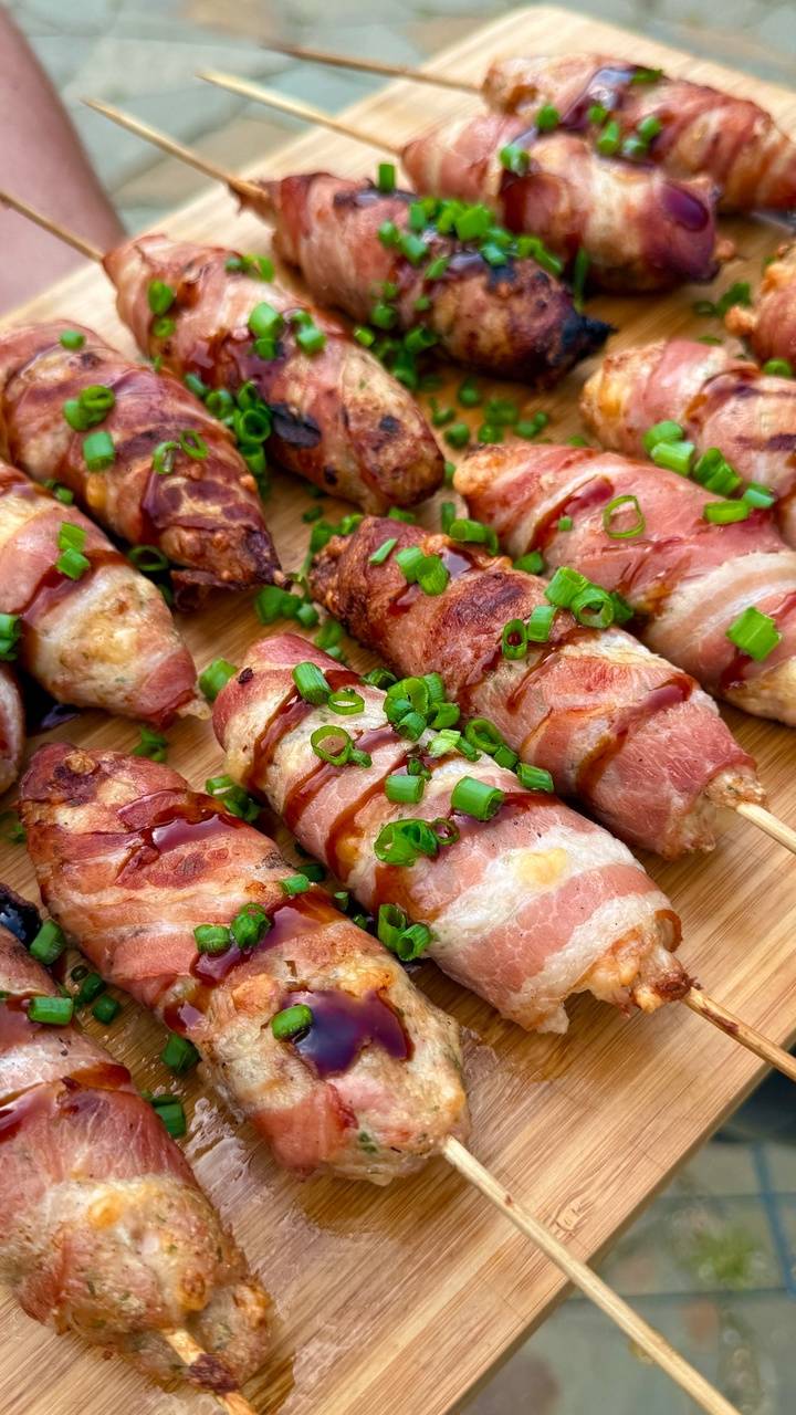 Куриное эскимо в беконе на углях