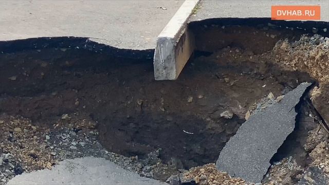 Это провал: овраг под новым микрорайоном напомнил о себ