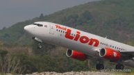 Боинг 737 авиакомпании Thai Lion Air взлетает из аэропорта Пхукет.