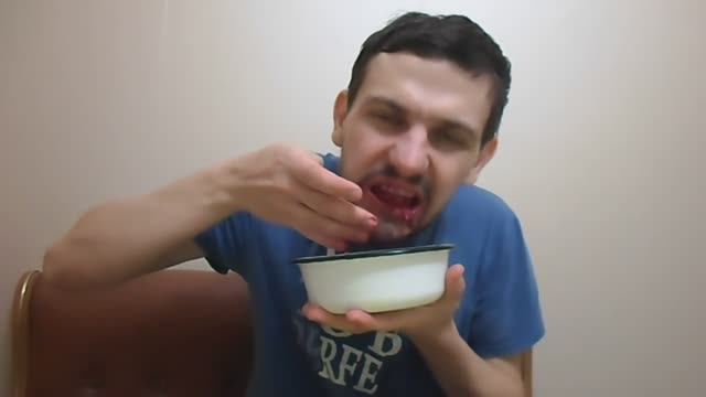 ОБЖОР ЖРУ ГОЛЫМИ РУКАМИ СВЁКЛУ С ЧЕСНОКОМ