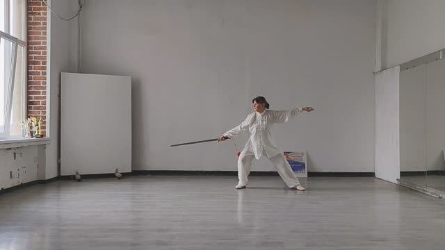 Петряева Елена . Тайцзи—Меч Цзянь №1 Яншен 32 формы /Taiji — Jian №1 Yangsheng 32 form