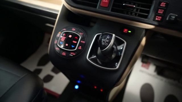 Toyota noah 2014