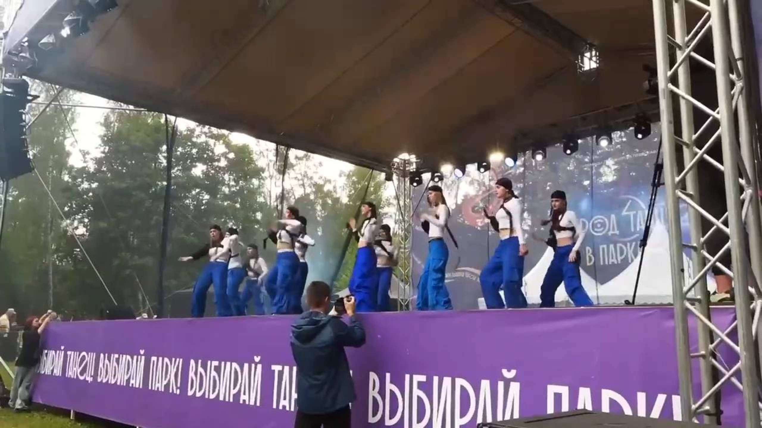 В Вишняковском парке