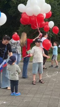 Волонтёры Добро.Центра КБГУ поздравили жителей и гостей города с Днем России!