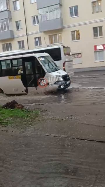 😱 Венеция в Ульяновске: Карла Маркса и Автозаводская превратились в реки. Городские ливневки не спр