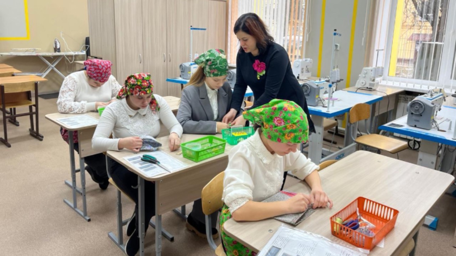 Занятие-практикум. Тема: «Пошив нарукавников для уроков профессионально-трудового обучения»