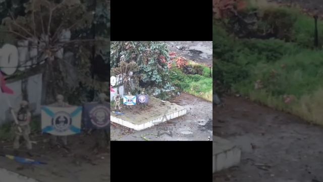 Штурмовики отряда «Шторм» и ДШР 336 бригады морской пехоты разворачивают свои флаги