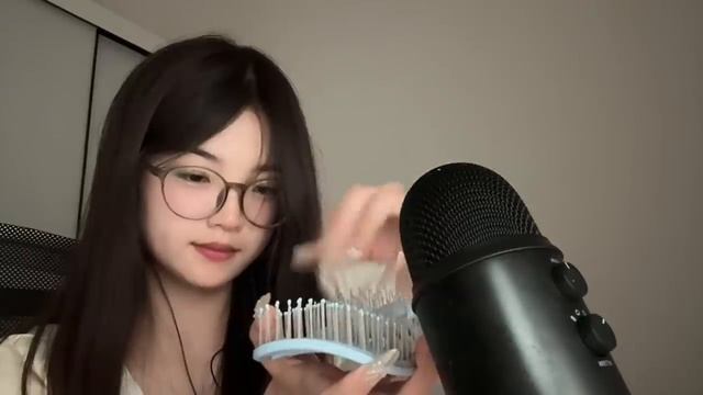 food ASMR. Близкий шёпот, звуки рта, движения рук, запись со стрима.