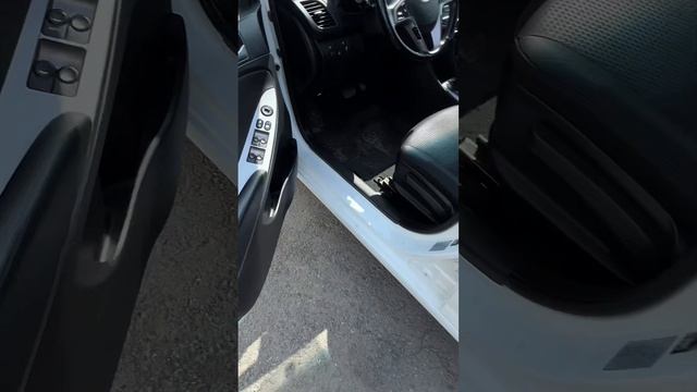 Hyundai Solaris Хетчбэк Elegance  1.6 AT 2016г