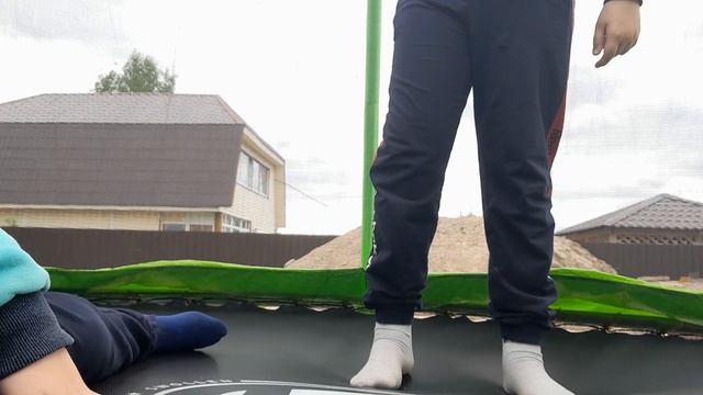 Я на батуте!