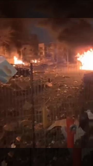 Последствия ночного удара иранских баллистических ракет по Израилю.