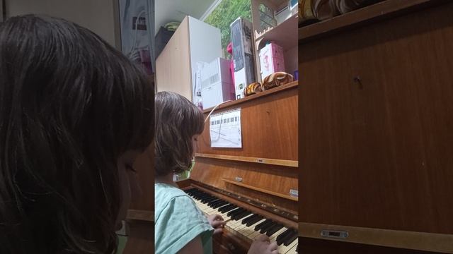 игра на пианино 1 часть