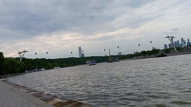 Воробьевы горы.Воробьевская набережная Москва реки, канатная дорога, причалы для прогулочных теплохо