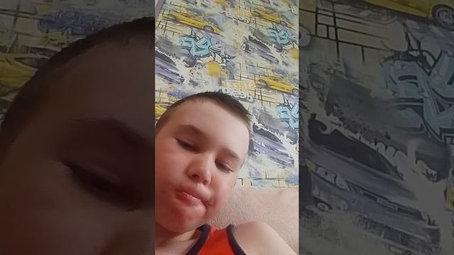 пробую квадрат шоколад.🍫 😄😄
