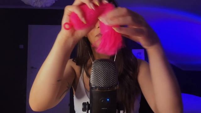 darklite ASMR. Близкий шёпот, движения рук, звуки рта, таппинг по разнообразным предметам.