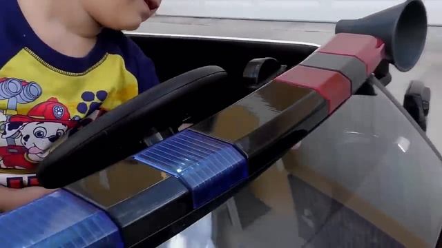 Рома и Диана Рома играет с игрушками Щенячий Патруль (PAW Patrol)