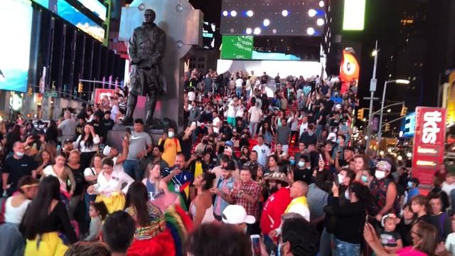 NY Times Square Mexico dance 💃