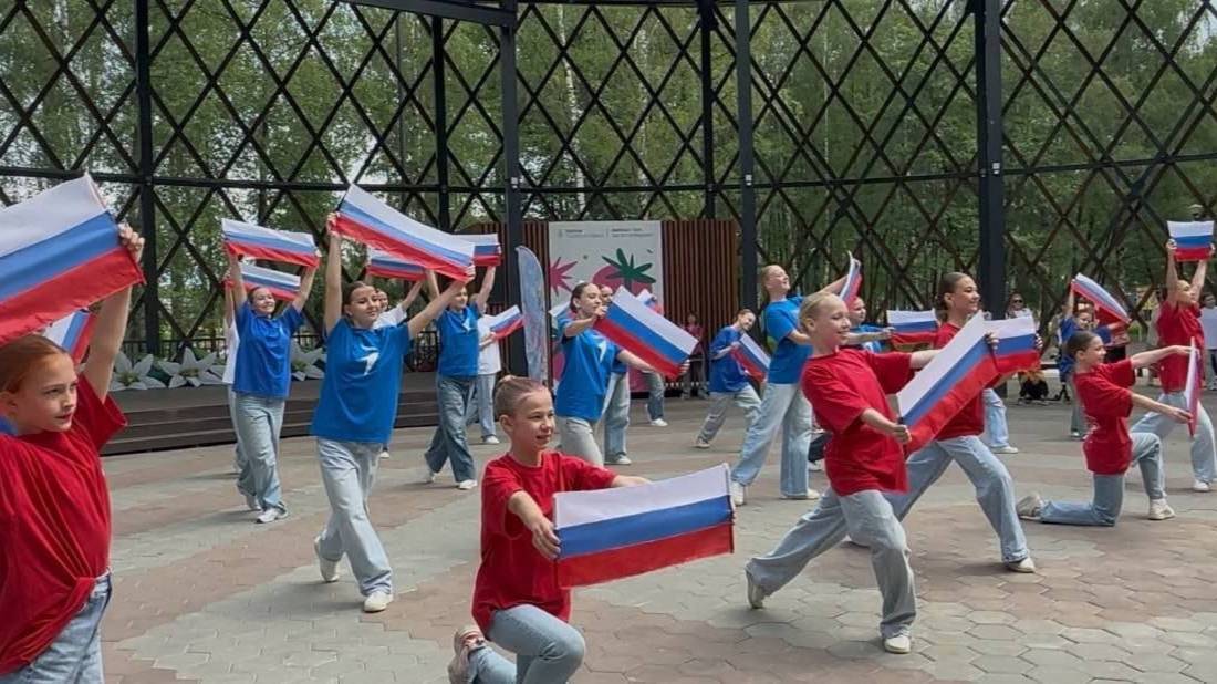 В егорьевских парках жители вместе отметили государственный праздник.
