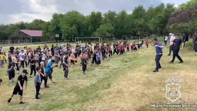 Более 300 детей приняли участие в акции "Зарядка со стражем порядка!"