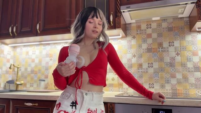 4K ВОТ ЭТО КРАСИВАЯ ДЕВ[4K] Breastfeeding with Tany  More Tips & Breast Pump Tutori