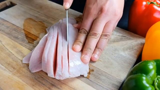 У вас есть картофель и яйца? Вы не поверите, насколько вкусны эти картофельно-куриные рулетики.