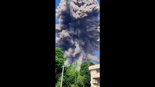 Мощный взрыв прогремел на фабрике фейерверков