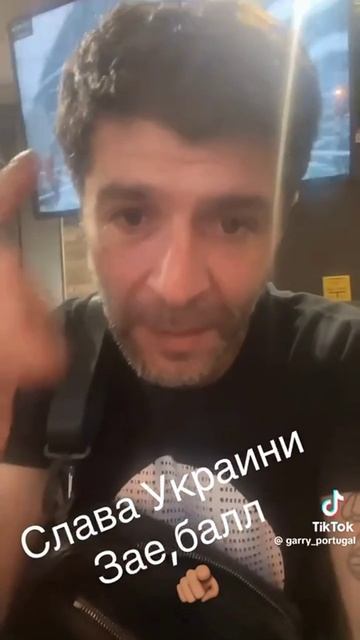 Украинцы уже пол планеты достали со своим сало Украине, у людей уже нервы сдают😂😂😂