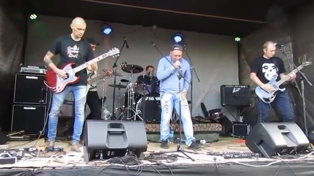 ВЫШЕ НОГИ ОТ ЗЕМЛИ