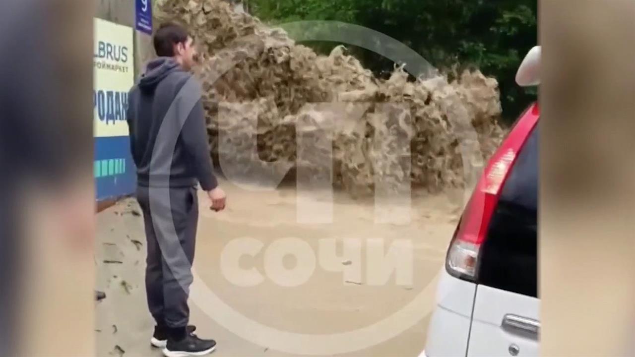 Почти во всем Краснодарском крае действует штормовое предупреждение