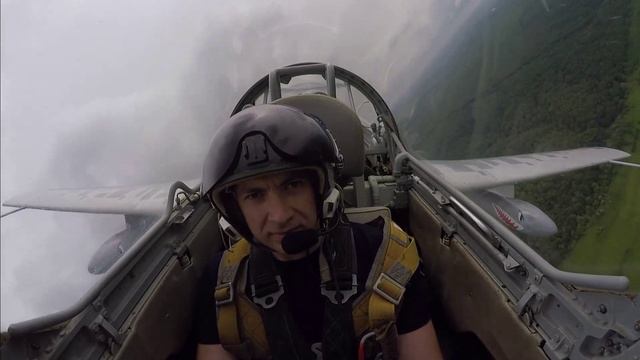 Проход ВПП на низкой высоте. Л29 "Дельфин"