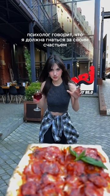 Сначала ищешь счастье внутри. Потом видишь скидки во Всем Еда — и находишь его в ресторане😉