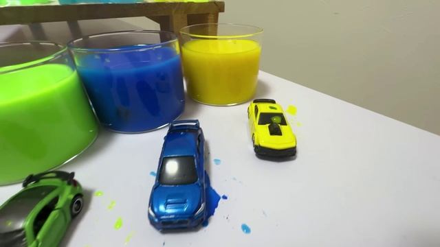 Веселое видео с машинками для малышей