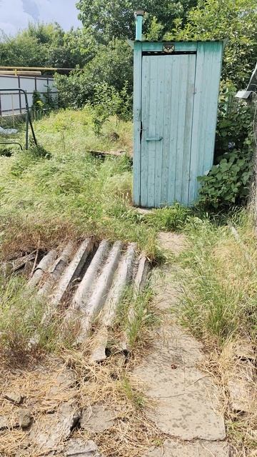 Дело в том, что нечем набивать карманы. Хотя некоторые думают иначе.