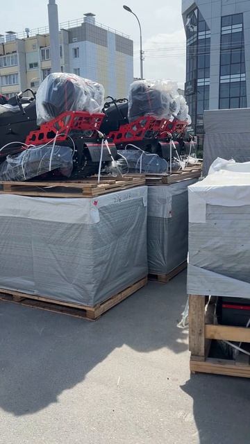 Мотосалон X-MOTORS г. Сургут: огромнейшее поступление снегоходов IKUDZO HUNTER!