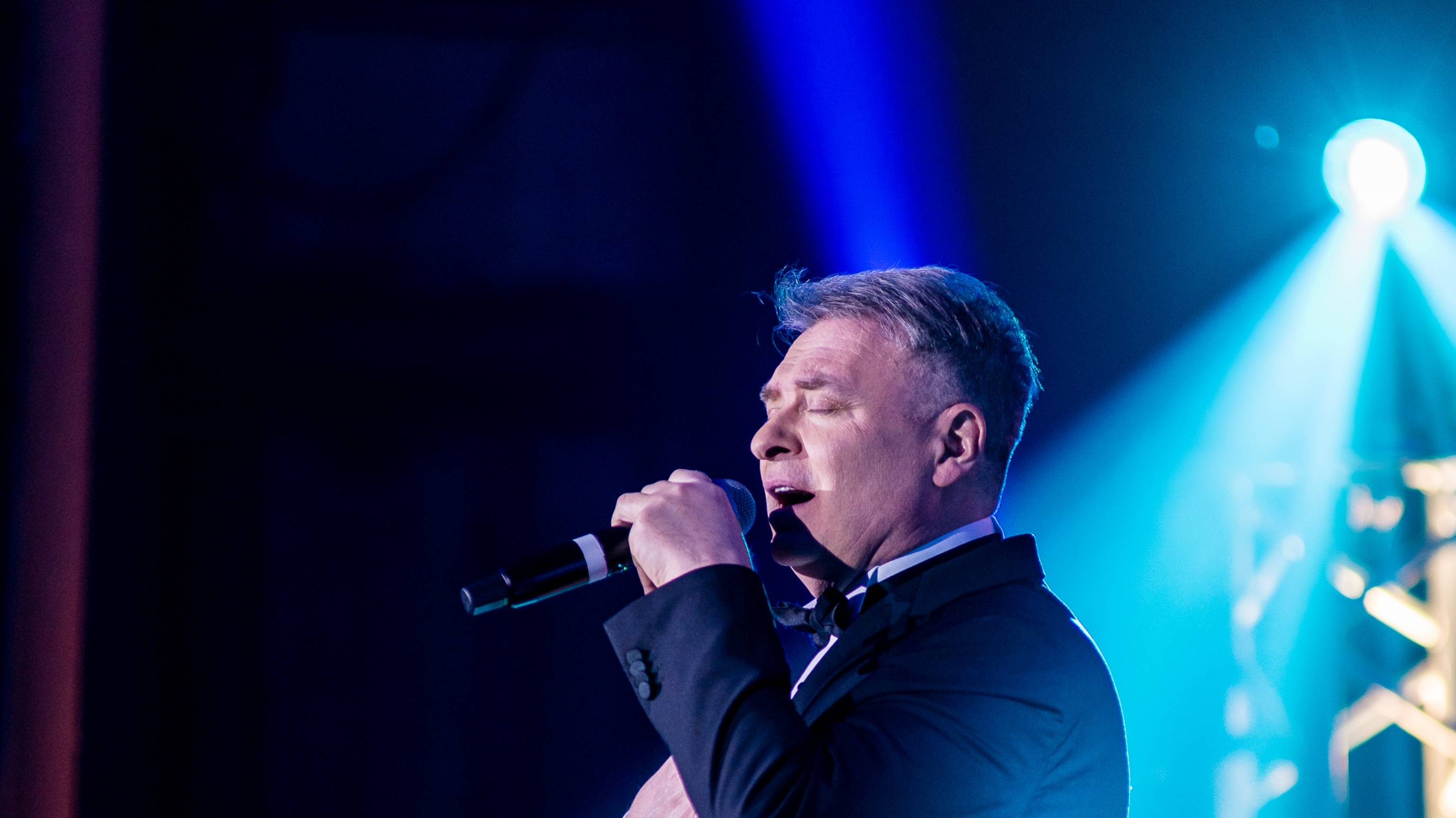 "Одинокая волчица" Александр Добронравов и Брянский городской эстрадный оркестр