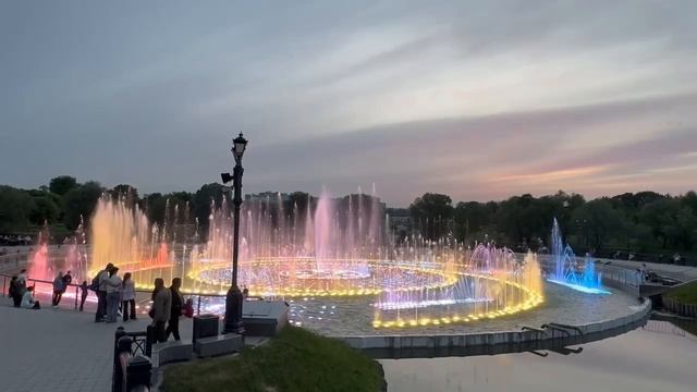 Яркое шоу царицынского фонтана