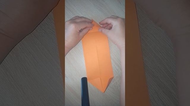 Коробочка из цветной бумаги.