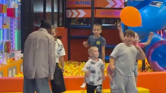 Репортаж об английском мастер-классе в игровой комнате «Космоклуб»