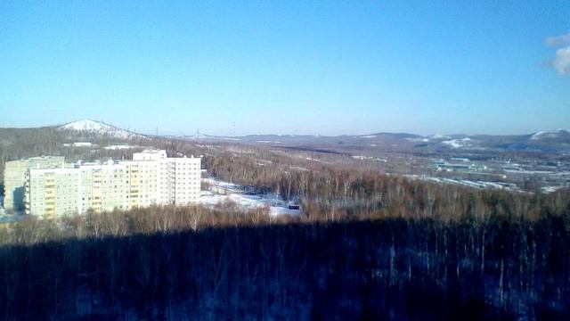 Вид на дальневосточную тайгу с недостроенной 10-и этажки.